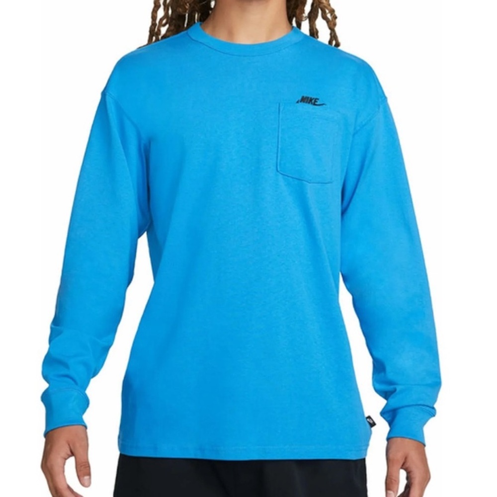 NIKE Men’s Premium Essentials Long-Sleeve Pocket T-Shirt in Blue - M